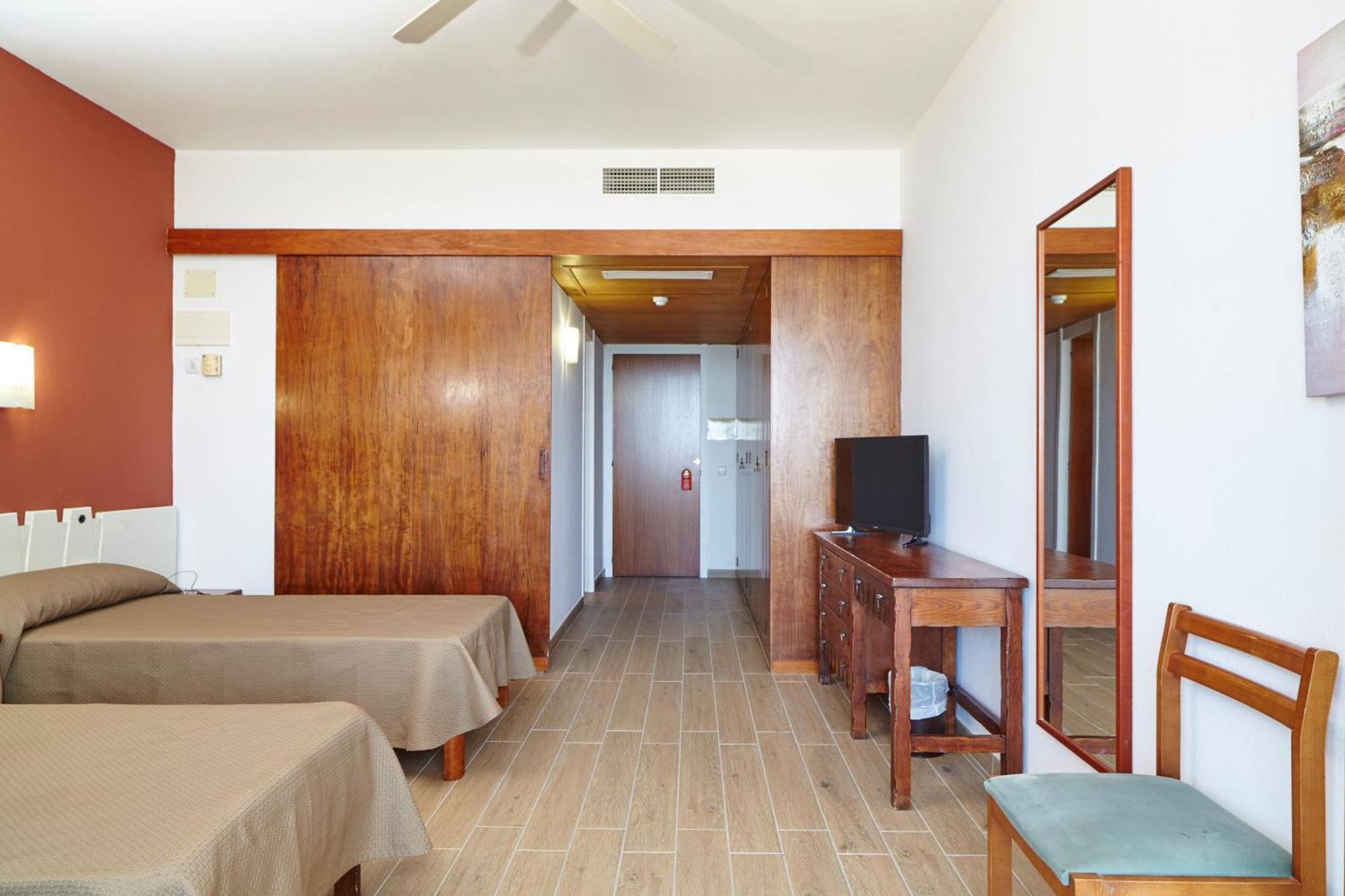 Hotel Arenal Sant Antoni de Portmany Exterior foto