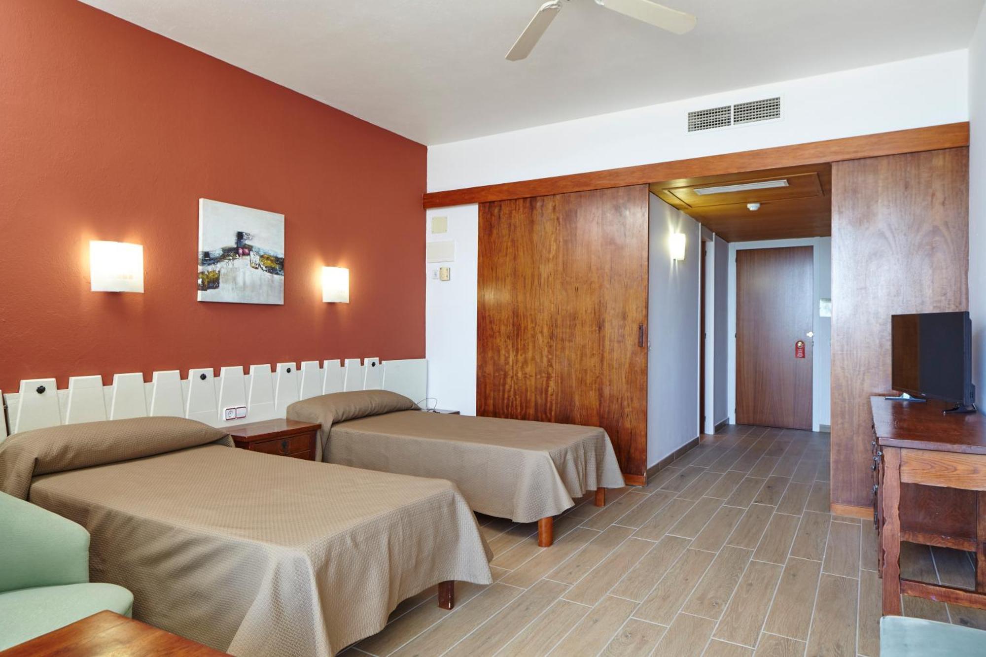 Hotel Arenal Sant Antoni de Portmany Exterior foto